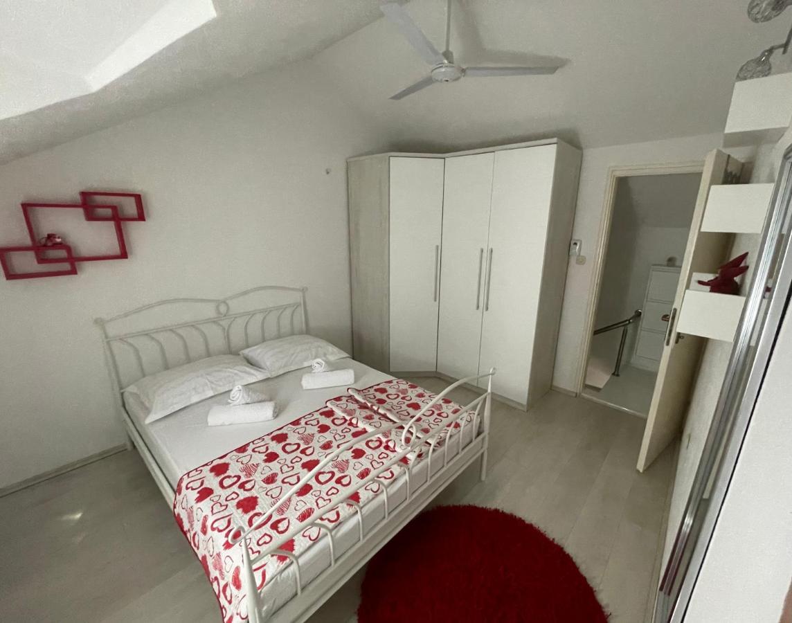 Vacation House Marin With Jacuzzi - Bol, Brac Екстер'єр фото