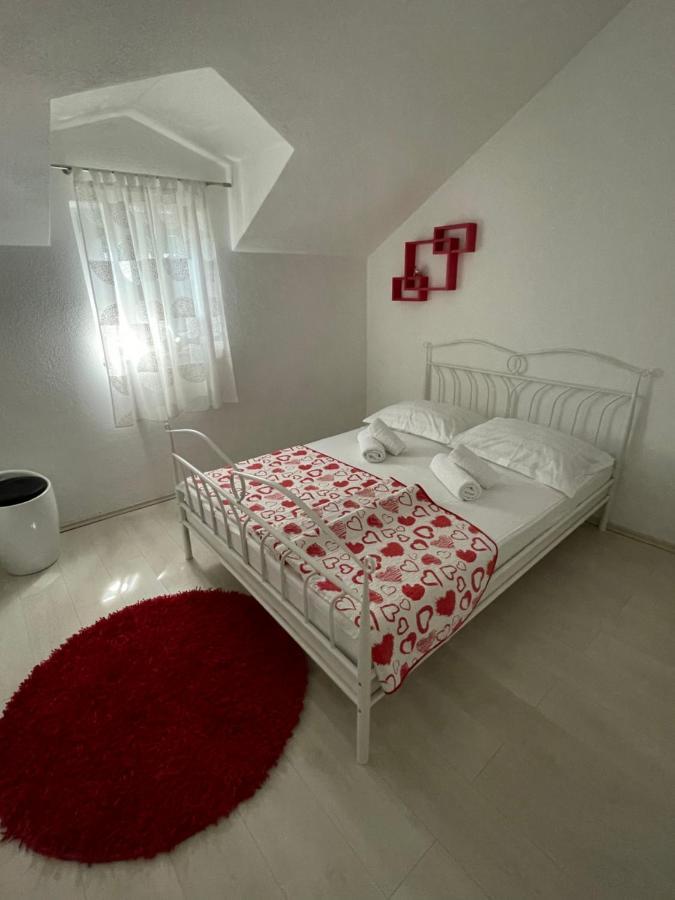 Vacation House Marin With Jacuzzi - Bol, Brac Екстер'єр фото