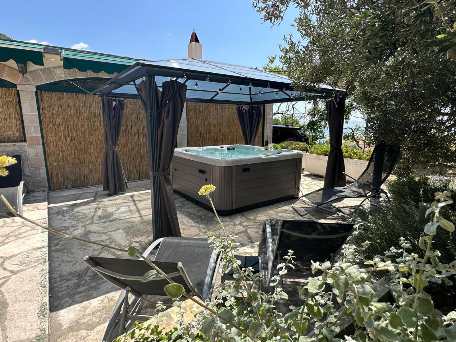 Vacation House Marin With Jacuzzi - Bol, Brac Екстер'єр фото
